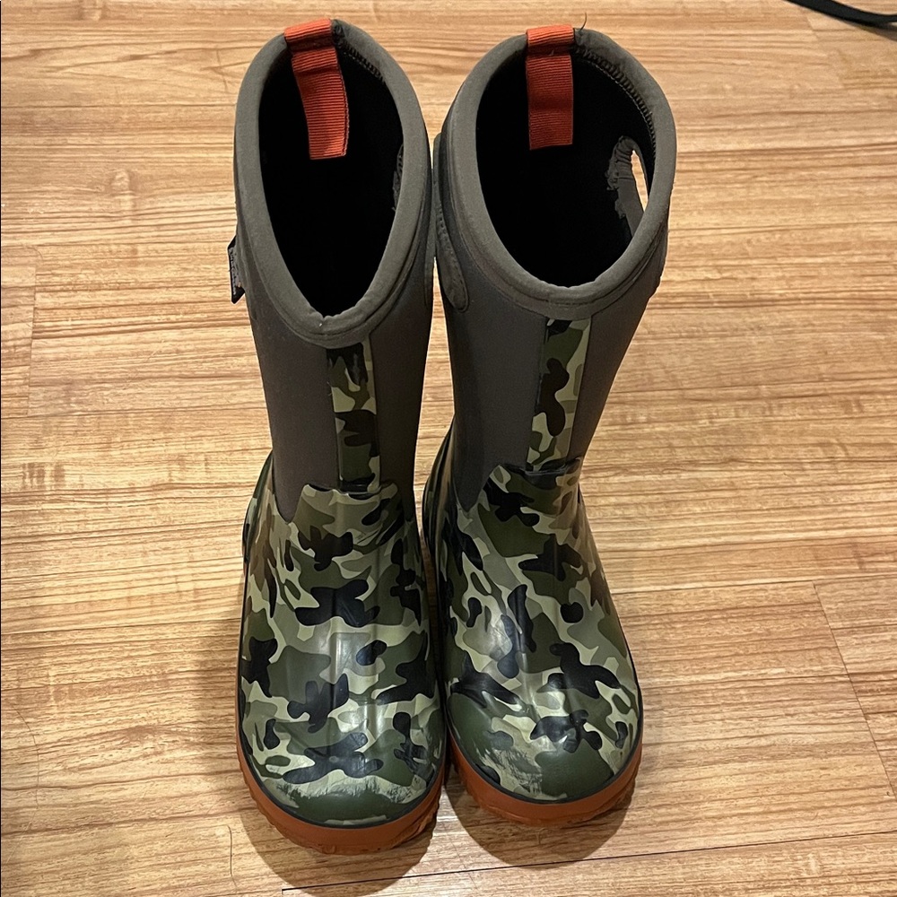 Bogs Camo Kids Waterproof Rain Boots with Orange Pull Tabs